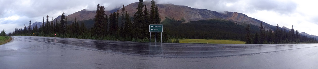Left to Jasper.  Right to Lake Louise.