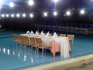 Dinner in the pool.